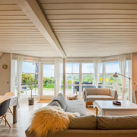 Beach Front Home In Ebeltoft With Sauna Tatil Evi
