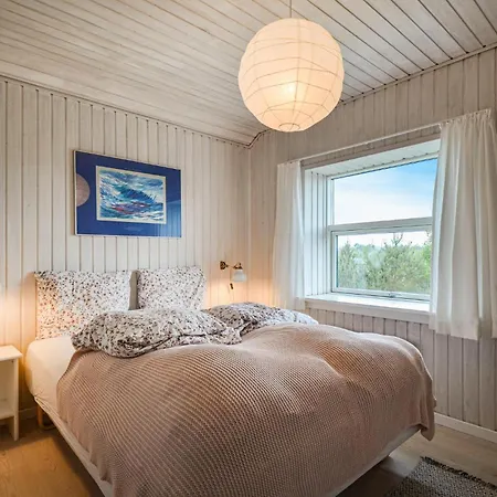 Beach Front Home In Ebeltoft With Sauna Tatil Evi